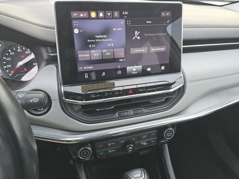 Used 2022 Jeep Compass Limited image 32