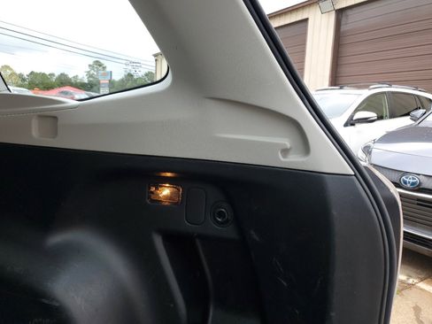 Used 2017 Subaru Forester 2.5i w/ Alloy Wheel Package image 17