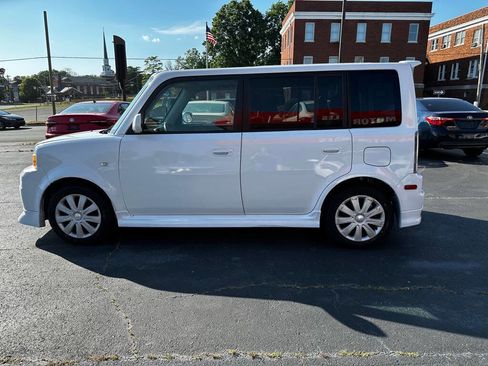 Used 2005 Scion xB FWD image 4