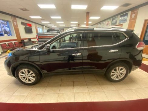 Used 2016 Nissan Rogue SV w/ SV Premium Package image 4