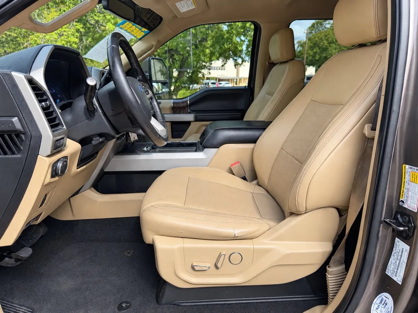 Used 2019 Ford F250 Lariat w/ Lariat Value Package AWD/4WD image 9