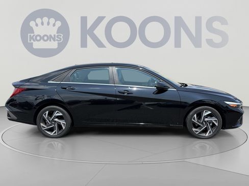 Used 2025 Hyundai Elantra Limited FWD image 8