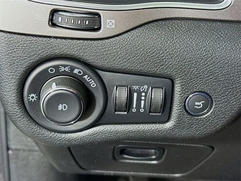 Used 2022 Jeep Cherokee Latitude Lux image 19