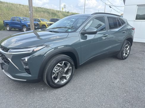 Used 2025 Chevrolet Trax LT w/ Driver Confidence Package FWD image 7