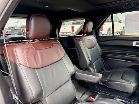 Used 2020 Ford Explorer Platinum w/ Premium Technology Package image 19