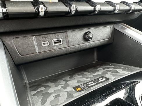 Used 2023 Chevrolet Colorado ZR2 w/ ZR2 Convenience Package III image 25