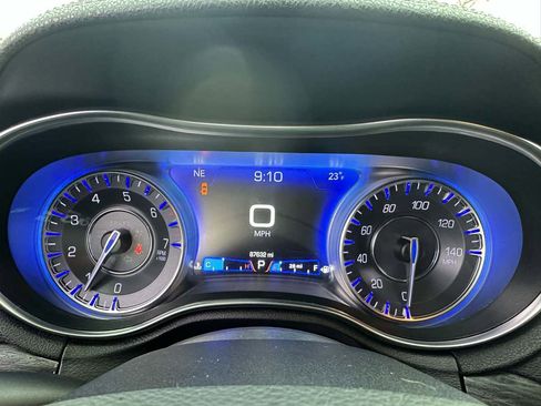 Used 2019 Chrysler 300 Touring w/ Sport Appearance Package image 21