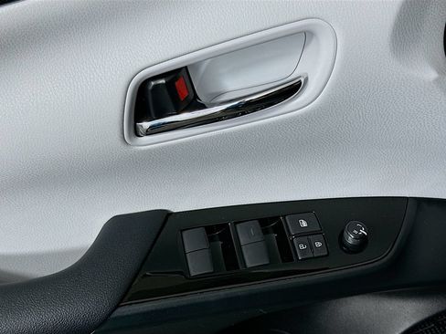 Used 2022 Toyota Prius LE FWD image 17