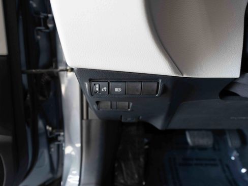 Used 2022 Toyota Corolla Cross L FWD image 11