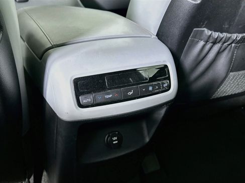 Used 2025 Hyundai Palisade SEL FWD image 27