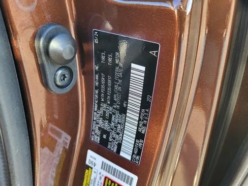 Used 2024 Toyota Sienna LE FWD image 31