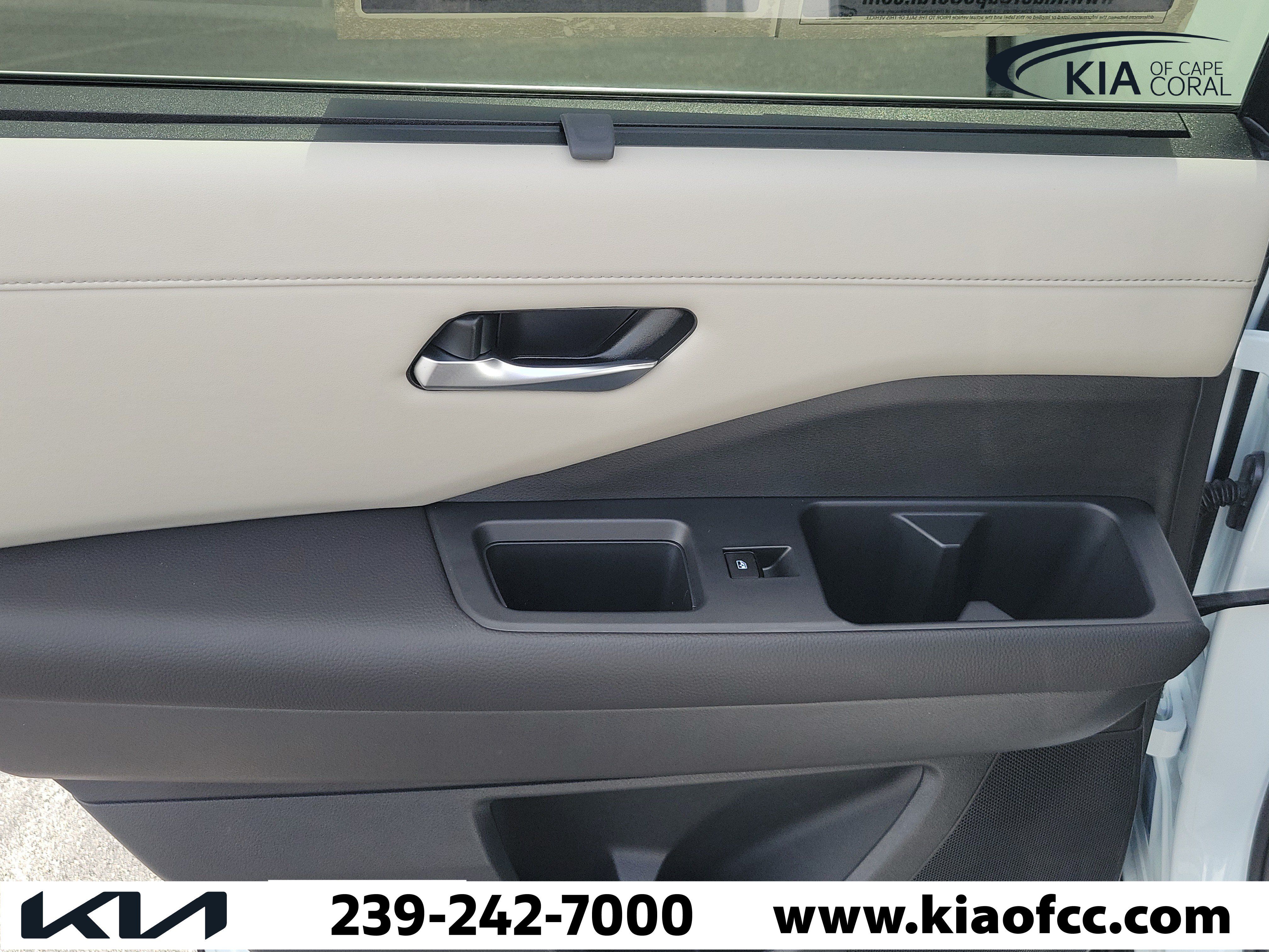 Used 2025 Nissan Pathfinder SL w/ Black Appearance Package FWD image 16