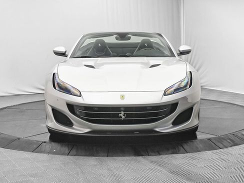 Used 2019 Ferrari Portofino image 3