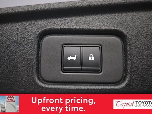 Used 2025 Nissan Pathfinder SL AWD/4WD image 29