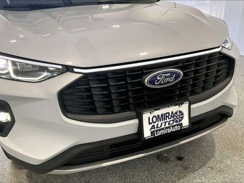 Used 2025 Ford Escape Platinum AWD/4WD image 40