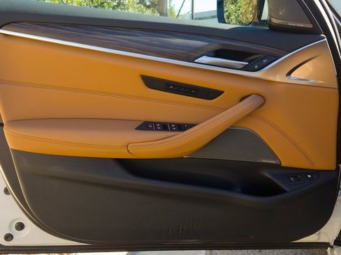 Used 2023 BMW 530e w/ Premium Package image 12