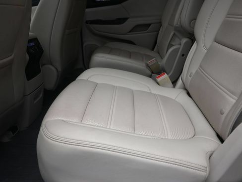 Used 2021 GMC Acadia Denali w/ Denali Technology Package FWD image 16