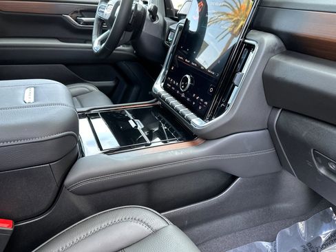 Certified 2026 GMC Yukon Denali w/ Sun & Power Step Package AWD/4WD image 18