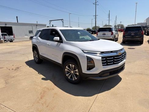 New 2026 Chevrolet Equinox LT w/ Convenience Package II AWD/4WD image 2