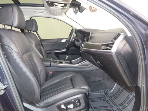 Used 2022 BMW X7 xDrive40i w/ Premium Package AWD/4WD image 16