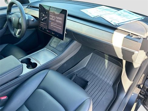 Used 2024 Tesla Model Y Long Range image 29