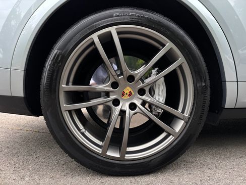 Used 2023 Porsche Cayenne Turbo AWD/4WD image 12