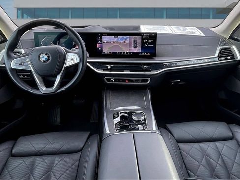 Used 2025 BMW X7 xDrive40i AWD/4WD image 7