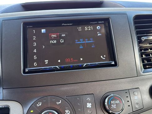 Used 2012 Toyota Sienna LE image 27