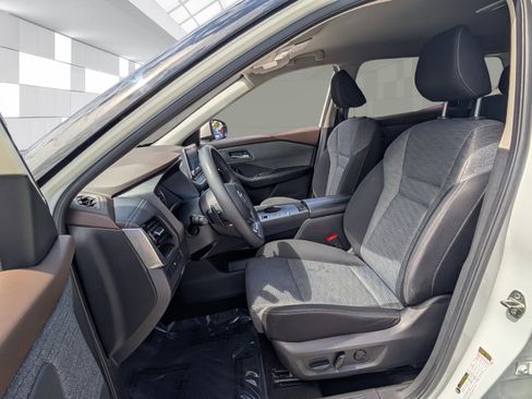 Used 2021 Nissan Rogue SV image 9