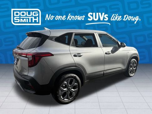 Used 2025 Kia Seltos LX image 4