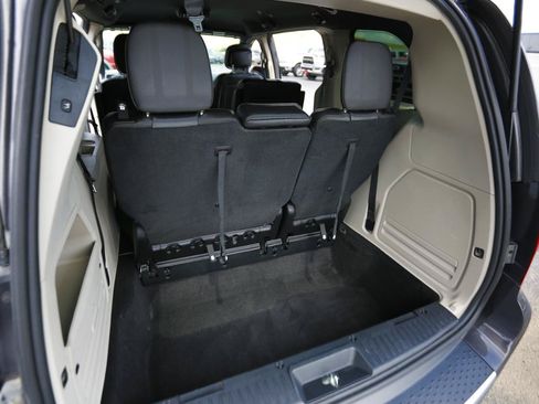 Used 2019 Dodge Grand Caravan SXT FWD image 13