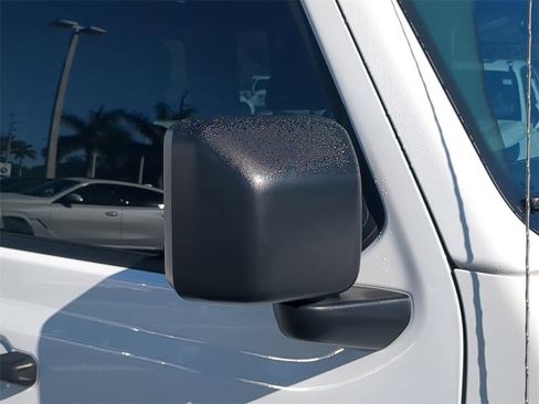 Used 2018 Jeep Wrangler Unlimited Sahara image 13