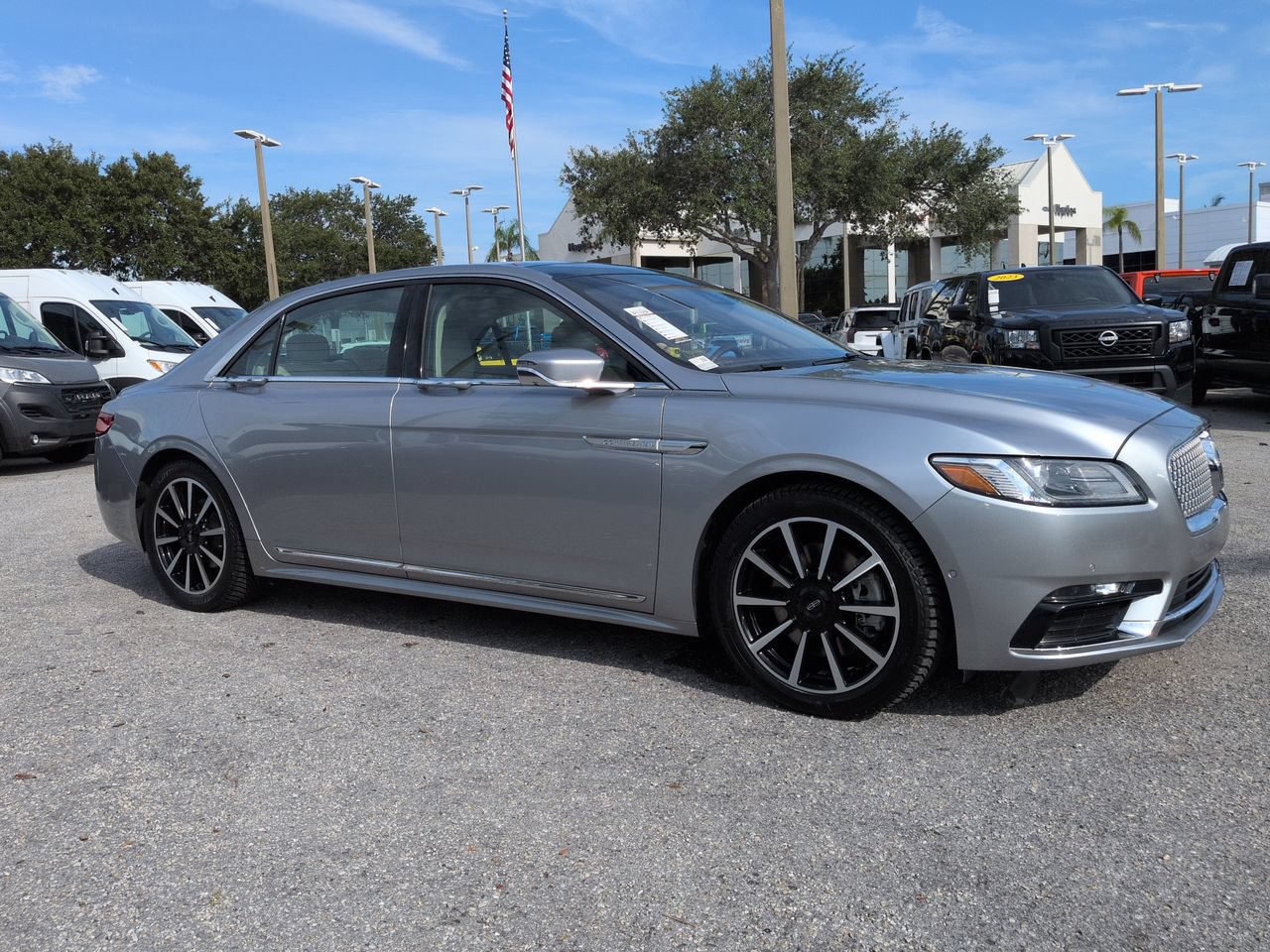 Used 2020 Lincoln Continental Reserve FWD image 2