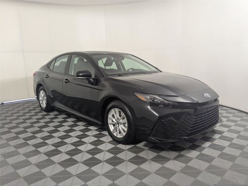 Certified 2025 Toyota Camry LE image 3