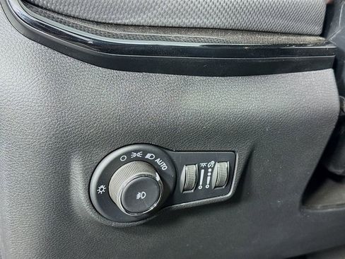 New 2025 Jeep Compass Latitude w/ Sun & Sound Group image 19