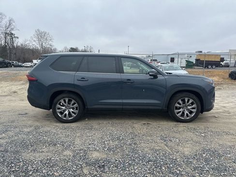 Used 2025 Toyota Grand Highlander AWD image 6