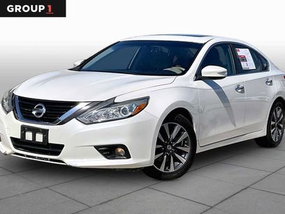 Used 2017 Nissan Altima 2.5 SV w/ Convenience Package