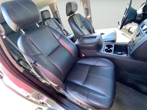 Used 2011 Chevrolet Tahoe LT w/ Luxury Package AWD/4WD image 6