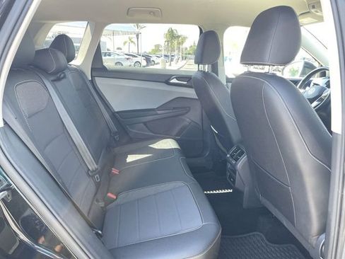 Used 2022 Volkswagen Taos SE FWD image 26