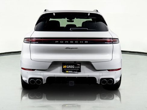 Used 2025 Porsche Cayenne image 11