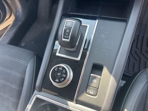 Used 2024 Mitsubishi Outlander SE image 13