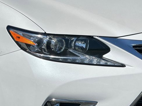 Used 2018 Lexus ES 350 w/ Accessory Package FWD image 11