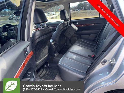Used 2011 Subaru Outback 2.5i Limited image 11