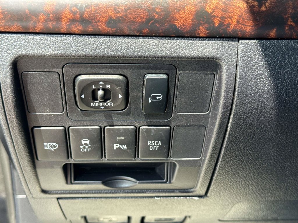 Used 2011 Toyota Land Cruiser w/ Upgrade Pkg AWD/4WD image 25
