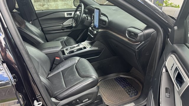 Used 2021 Ford Explorer Platinum w/ Equipment Group 601A AWD/4WD image 9