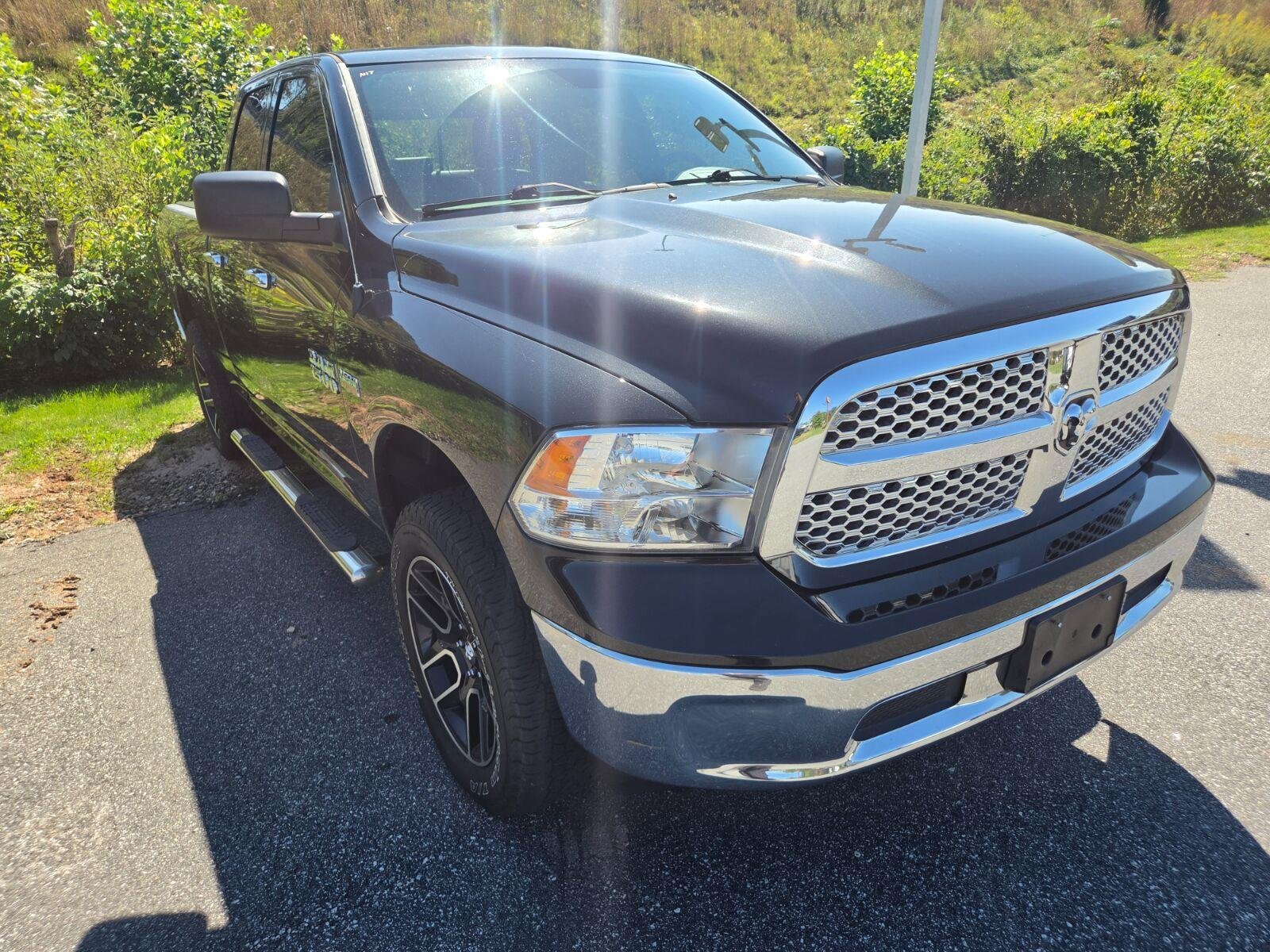 Used 2017 RAM 1500 Classic SLT AWD/4WD image 3