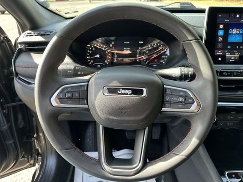 Used 2023 Jeep Compass Trailhawk image 11