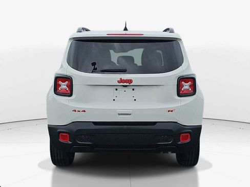 Used 2023 Jeep Renegade Latitude w/ Sun/Sound Group AWD/4WD image 7