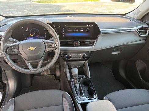 Used 2025 Chevrolet TrailBlazer LT w/ Driver Confidence Package image 27