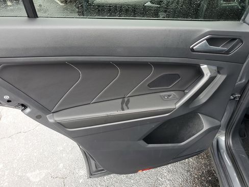 Used 2022 Volkswagen Tiguan SE R-Line image 18